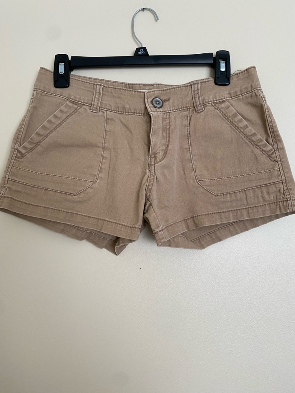 Women's Casual Pocket Jean Shorts in Tan